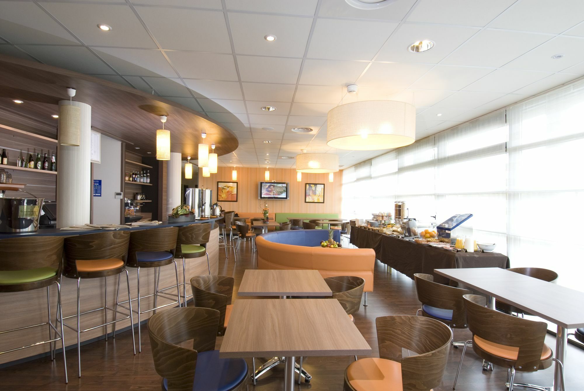 Suite-Home Orleans-Saran Restauracja zdjęcie